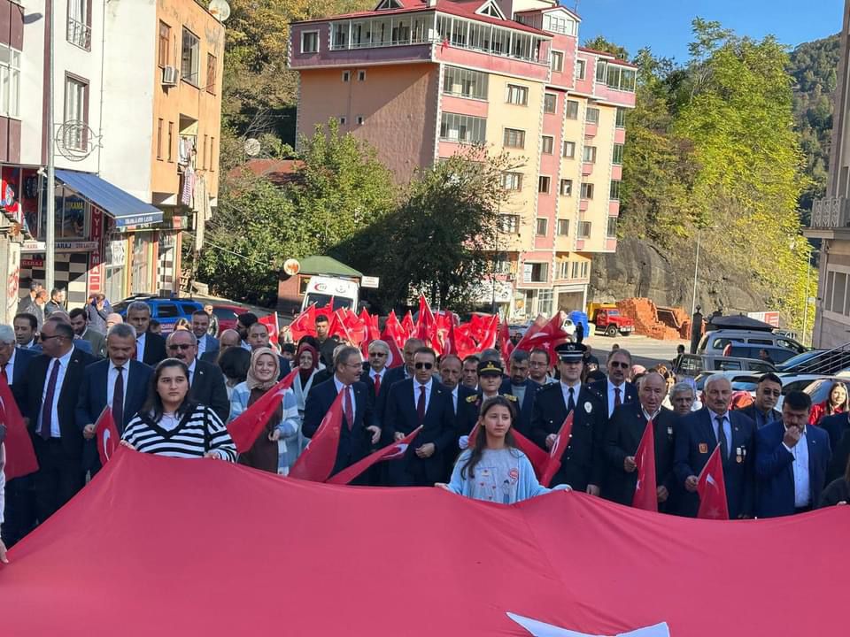29 Ekim Cumhuriyet Bayramı'nın 101. Yıldönümü İlçemizde Coşkuyla Kutlandı.