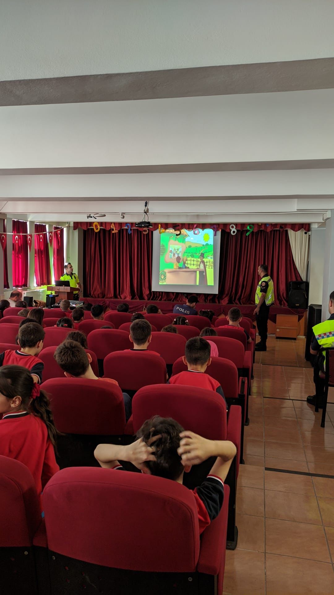 Öğrencilere Trafik Eğitimi Verildi